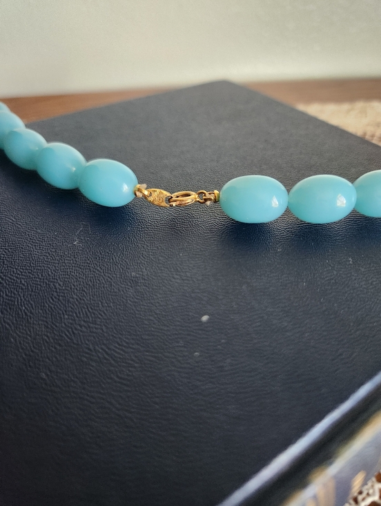 Vintage Trifari Turquoise-Colored Beaded Necklace - Picture 8 of 10